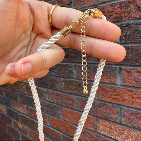 Starfish Gold Necklace - Picture 5 of 6